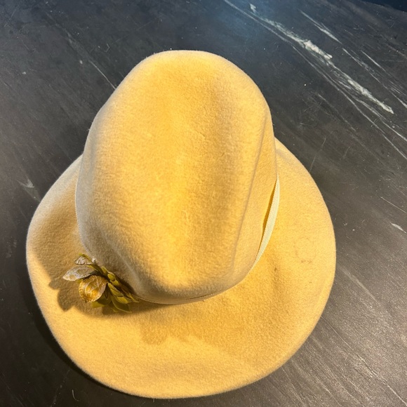 Eugenia Kim Yellow felt hat with leather flower - Picture 2 of 6